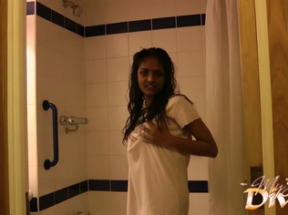 Gal033 Indian babe divya in shower masturbating on camera. 